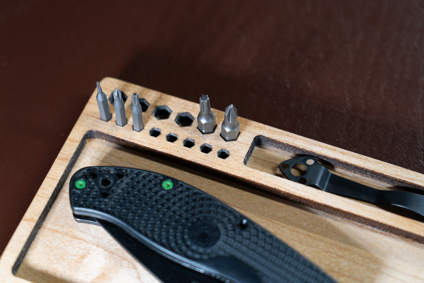 Small EDC Knife Cleaning Tray: Organize Your Maintenance Routine